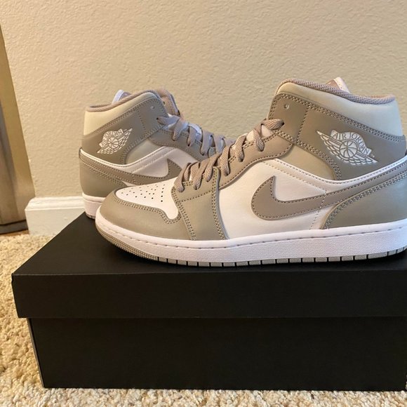 nike air jordan mid grey